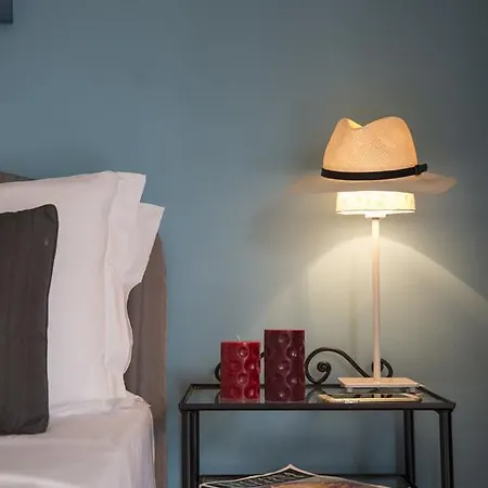 Couette-café Style House